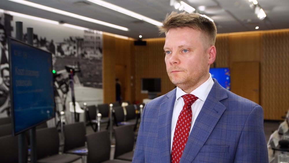 Brak wsparcia dla młodych opuszczających pieczę zastępczą marnuje ich potencjał. Trwają prace nad reformą systemu - Wszystkie newsy - Newseria Biznes